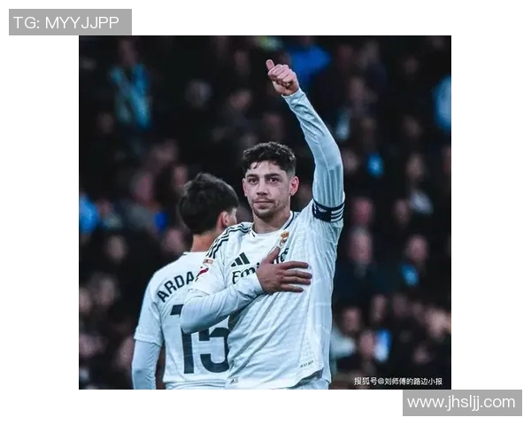 足球场上的魅力风范最帅教练背后的故事与传奇